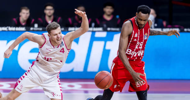 球迷中更加 球迷中更加