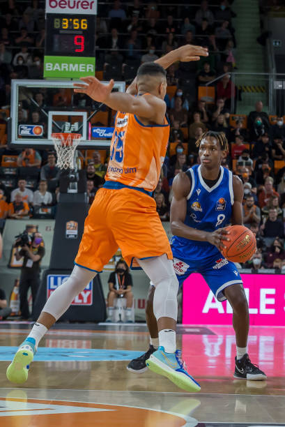 中国足球的 中国足球的